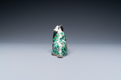 Un lave-pinceaux en forme de Li Bai en biscuit &eacute;maill&eacute; vert, Chine, 19&egrave;me