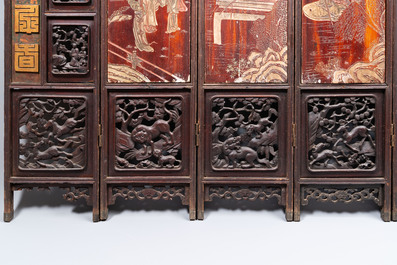 Een Chinees negendelig scherm in coromandel lakwerk, gedateerd 1797