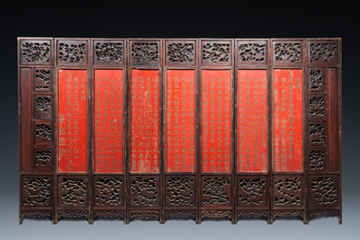 Een Chinees negendelig scherm in coromandel lakwerk, gedateerd 1797