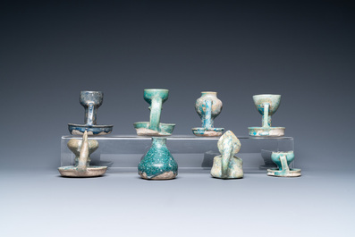 Acht olielampen met turquoise glazuur, Midden-Oosten, 13e eeuw en later