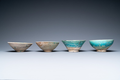 Een collectie van acht kommen met turquoise glazuur, Perzi&euml; en het Midden-Oosten, 13e eeuw en later