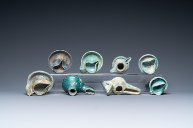 Acht olielampen met turquoise glazuur, Midden-Oosten, 13e eeuw en later