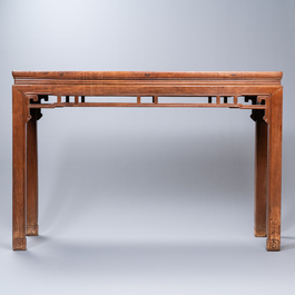 A Chinese rectangular huali table, 18/19th C.