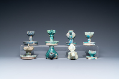 Huit lampes &agrave; huile en c&eacute;ramique &agrave; &eacute;mail turquoise, Moyen-Orient, 13&egrave;me et apr&egrave;s