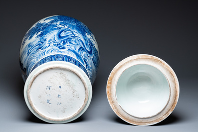 Un tr&egrave;s grand vase couvert en porcelaine Seto de Japon &agrave; d&eacute;cor de shishi et d'un aigle, Meiji, 19&egrave;me