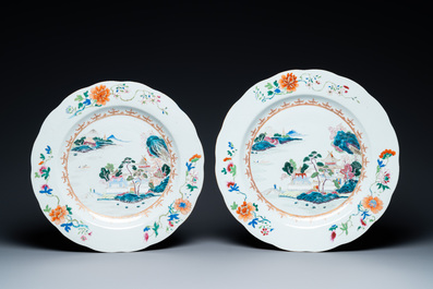 Seize plats en porcelaine de Chine famille rose &agrave; d&eacute;cor de paysages, Qianlong