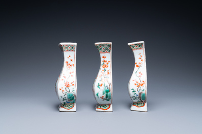 Trois vases en porcelaine de Chine famille verte, Kangxi