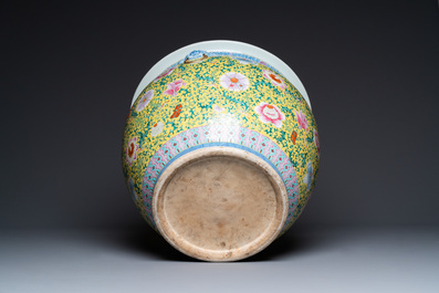 A large Chinese famille rose yellow-ground fish bowl with fine floral scrolls, 19th C.
