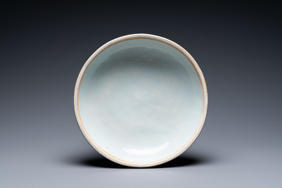 Un couvercle d'une bo&icirc;te ronde en porcelaine de Chine en bleu et blanc &agrave; d&eacute;cor des '100 gar&ccedil;ons', Wanli