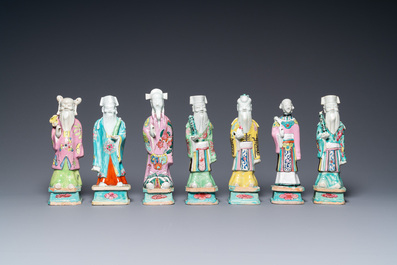Veertien Chinese famille rose figuren van onsterfelijken, Qianlong/Jiaqing