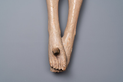 Une grande figure de Christ en bois sculpt&eacute; et polychrom&eacute;, Flandres, 1er quart du 16&egrave;me