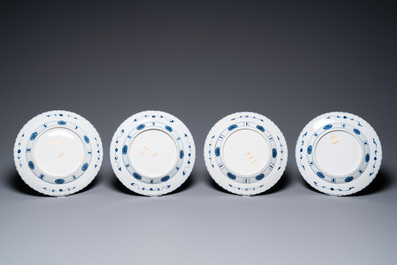 Acht Chinese blauw-witte borden met dames en zotjes, 19e eeuw