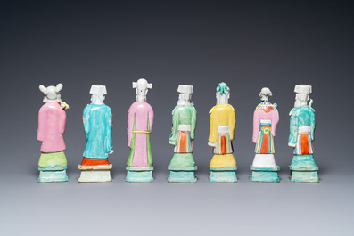 Veertien Chinese famille rose figuren van onsterfelijken, Qianlong/Jiaqing