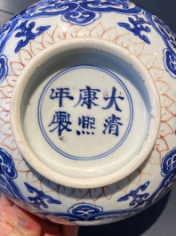 Un bol en porcelaine de Chine en bleu, blanc et rouge de fer, marque et &eacute;poque de Kangxi