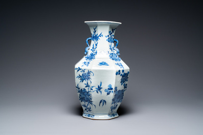 A Chinese blue and white octagonal 'hu' vase, 19th C.