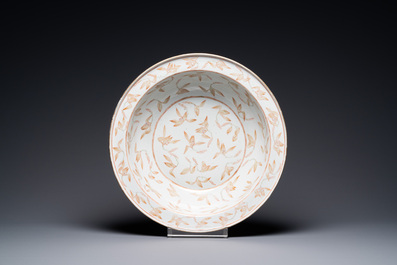 A large Chinese blue and white dish and a floral bowl, 19th C.