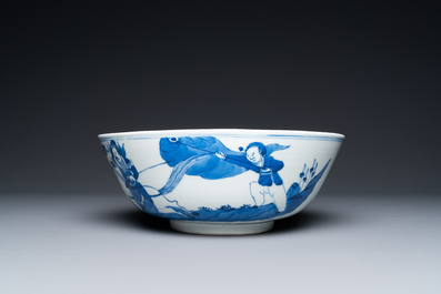 Three Chinese blue and white dishes and a bowl, 19th C.