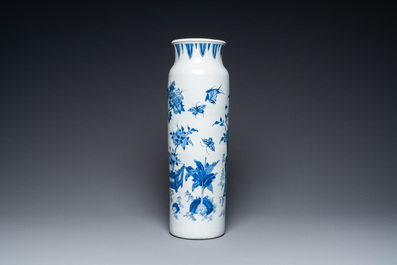 A Chinese blue and white rouleau 'antiquities' vase, Transitional period