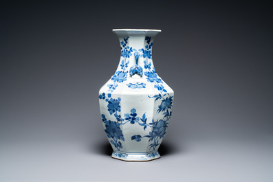 A Chinese blue and white octagonal 'hu' vase, 19th C.