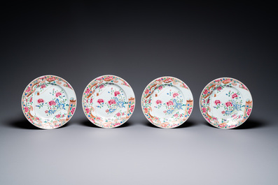 Un service de 21 pi&egrave;ces en porcelaine de Chine famille rose, Qianlong