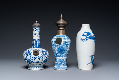 Drie Chinese blauw-witte vaasjes, Kangxi/Qianlong