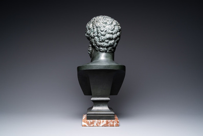 Een bronzen buste van Marcus Aurelius naar antiek voorbeeld, 19e eeuw