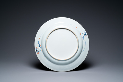 Une paire de grand plats en porcelaine de Chine verte-Imari figurant le gouverneur Duff et son &eacute;pouse, Yongzheng