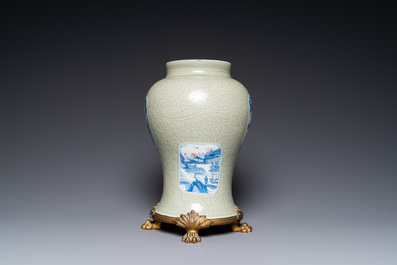 Un vase en porcelaine de Chine en c&eacute;ladon monochrome &agrave; d&eacute;cor incis&eacute; aux panneaux en bleu, blanc et rouge de cuivre, Kangxi