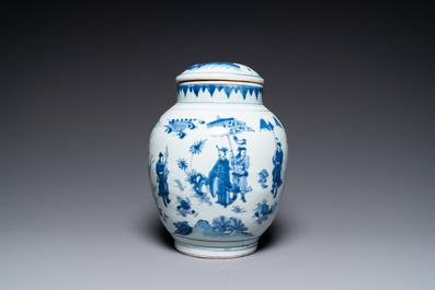 Un pot couvert en porcelaine de Chine en bleu et blanc &agrave; d&eacute;cor narratif, &eacute;poque Transition