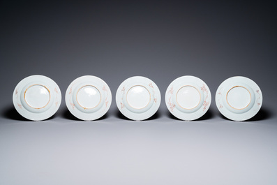 Douze assiettes et plats en porcelaine de Chine famille rose, QIanlong