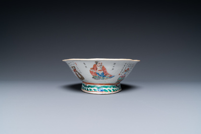 Une paire de vases et une jarre en porcelaine de Chine famille verte et un bol &agrave; d&eacute;cor 'Wu Shuang Pu', 19&egrave;me