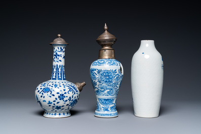 Drie Chinese blauw-witte vaasjes, Kangxi/Qianlong