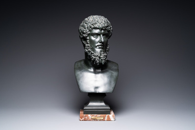 Een bronzen buste van Marcus Aurelius naar antiek voorbeeld, 19e eeuw
