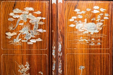 Vier Vietnamese of Chinese houten panelen ingelegd met parelmoer, 19/20e eeuw