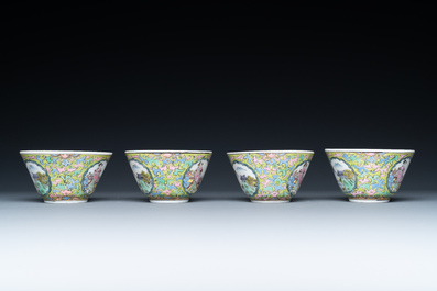 Quatre tasses et soucoupes en porcelaine de Chine famille rose &agrave; fond vert, 18/19&egrave;me