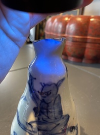 Un petit vase en porcelaine de Chine en bleu et blanc de type ko-sometsuke pour le march&eacute; japonais, &eacute;poque Transition