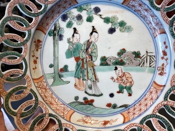 A pair of Chinese famille verte plates with reticulated border, Kangxi