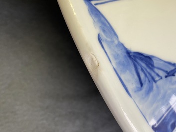 Een Chinese blauw-witte 'gu' vaas met verhalend decor, Chenghua merk, Kangxi