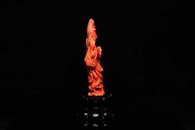 Une figure de Tara en corail rouge sculpt&eacute;, Chine, 19/20&egrave;me