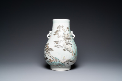 Un vase de forme 'hu' en porcelaine de Chine qianjiang cai, sign&eacute; Hai Lin, dat&eacute; 1878