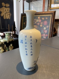 Een Chinese blauw-witte en koperrode vaas met eksters op prunustakken, Kangxi merk, 19/20e eeuw
