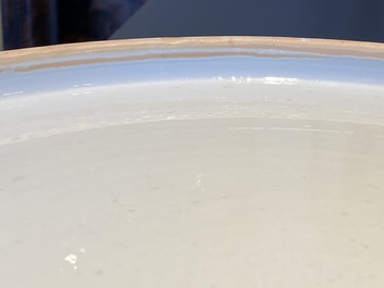 Een uitzonderlijk grote Chinese famille rose 'Keizer Yang' schotel, Yongzheng