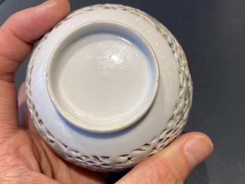 Un bol ajour&eacute; et &agrave; double parois en porcelaine de Chine en rouge de cuivre et c&eacute;ladon, Yongzheng