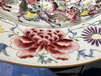 Een uitzonderlijk grote Chinese famille rose 'Keizer Yang' schotel, Yongzheng