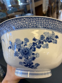 A Chinese blue and white bowl with floral design, Kangxi