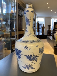 A Chinese blue and white 'Hatcher cargo' bottle vase, Transitional period