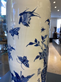 A Chinese blue and white rouleau 'antiquities' vase, Transitional period