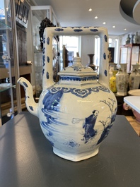 Een grote Chinese blauw-witte hexagonale theepot met deksel, Transitie periode