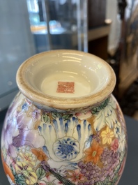 Un vase en porcelaine de Chine famille rose &agrave; d&eacute;cor millefleurs, marque de Qianlong, R&eacute;publique