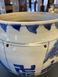 Un bol en porcelaine de Chine en bleu et blanc &agrave; d&eacute;cor de qilins, &eacute;poque Transition